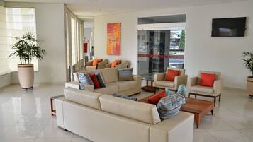 Área de estar no saguão