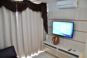 Apartment | Living room | TV - Locar Caldas Casa da Madeira (Caldas Novas)