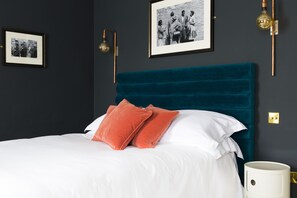 Premium Double Room | Egyptian cotton sheets, premium bedding, desk, blackout curtains - The Porterhouse Grill & Rooms (Oxford)