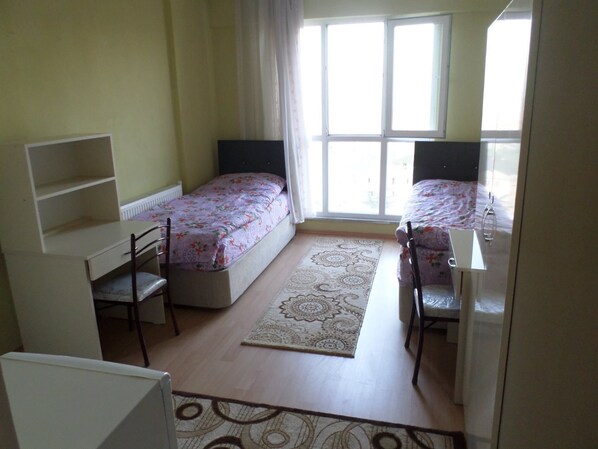 Schreibtisch, kostenloses WLAN, Bettwäsche