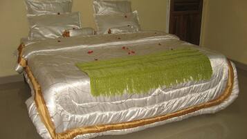 Desk, free WiFi, bed sheets