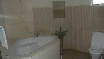 Standard Room | Bathroom | Shower, towels