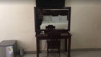 مكتب وواي فاي مجانًا وملاءات أسرّة