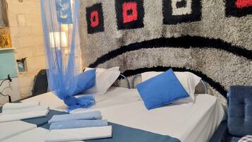 Eenvoudige studio, 2 eenpersoonsbedden, privébadkamer, op benedenverdieping | Bedden met traagschuimmatrassen, verduisterende gordijnen