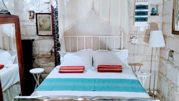 Tradisjonelt studio, 1 dobbeltseng, tekjøkken, 1. etasje | Memory foam-senger, blendingsgardiner, lydisolert og strykejern/-brett