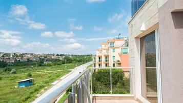 Apartment, 2 Bedrooms (Breeze 12) | Balkoni