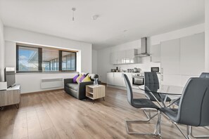 Apartment | Living area | Flat-screen TV - Hamilton Grace - The Quadrant (Swindon)