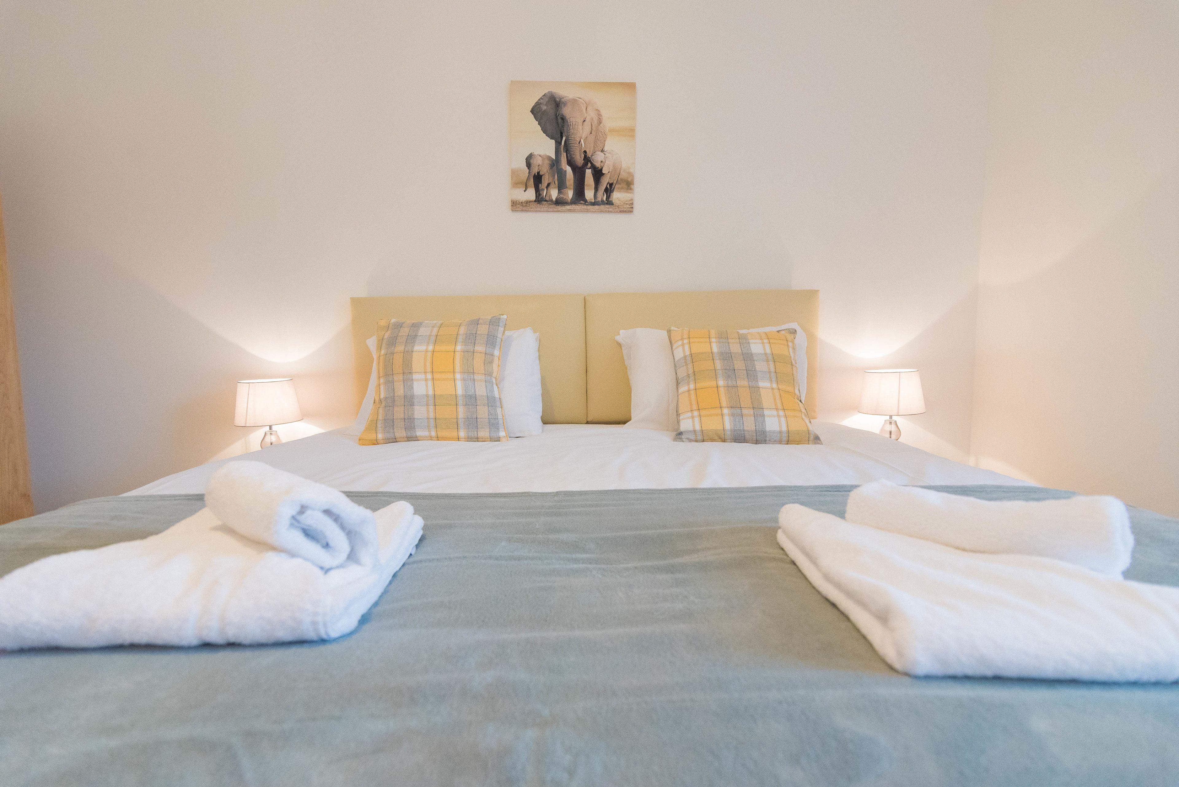 Superior Apartment, 2 Bedrooms | 1 bedroom, desk, laptop workspace, soundproofing