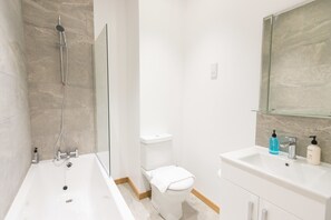 Superior Apartment, 2 Bedrooms | Bathroom