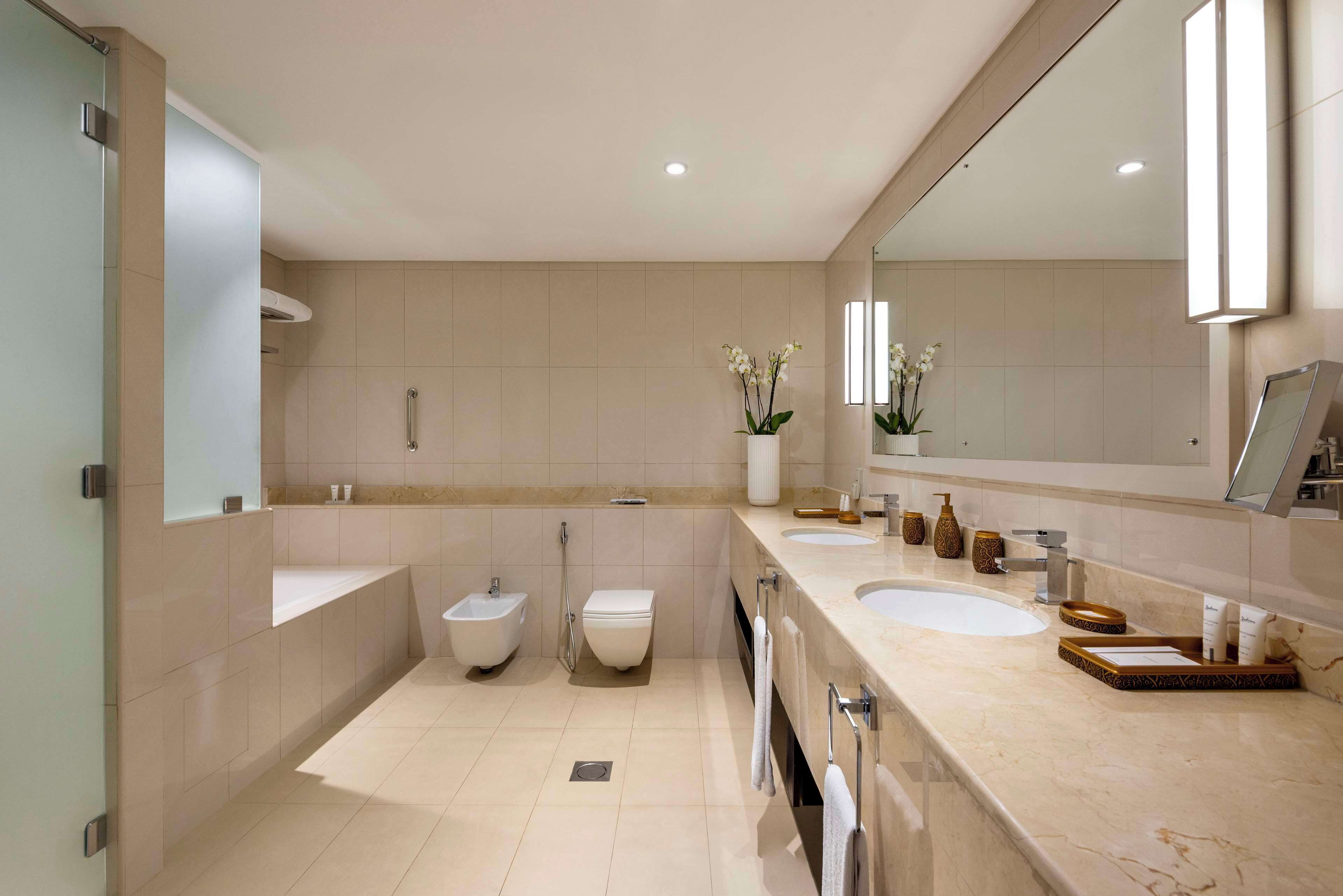 royal suite, non smoking (lounge access) | bathroom | combined shower/bathtub, free toiletries, bathrobes, bidet