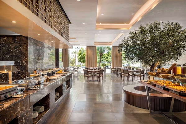 Desayuno buffet diario (OMR 10 por persona)