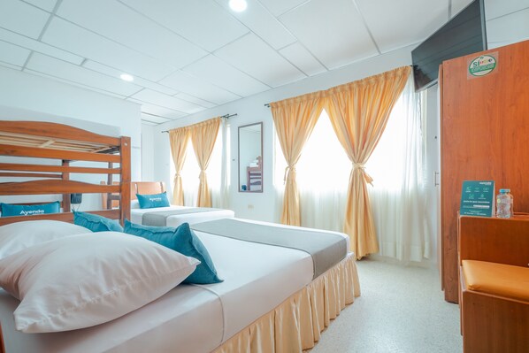 ファミリー ルーム | 低刺激性寝具、WiFi (無料)、ベッドシーツ