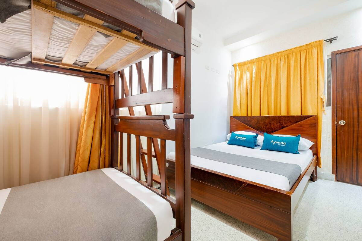 Habitación cuádruple | Ropa de cama hipoalergénica, wifi gratis, ropa de cama