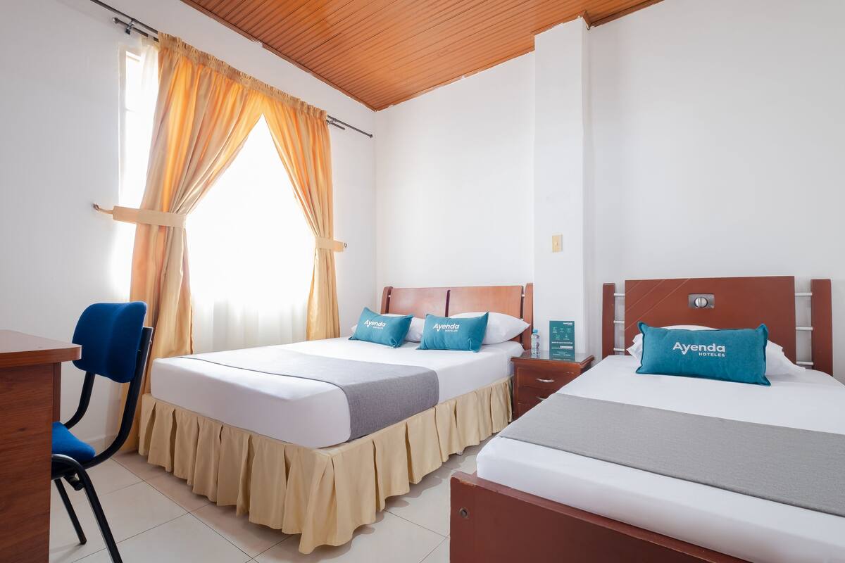 Habitación triple | Ropa de cama hipoalergénica, wifi gratis, ropa de cama