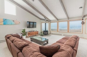 Smart TV, fireplace, DVD player