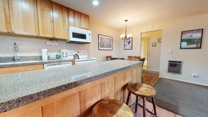 Condo, 1 Bedroom | Private kitchen | Full-sized fridge, microwave, oven, stovetop - San Sierra 10 Updated Condo, with Complex Jacuzzi, Short Walk to The Village by RedAwning (Mammoth Lakes)