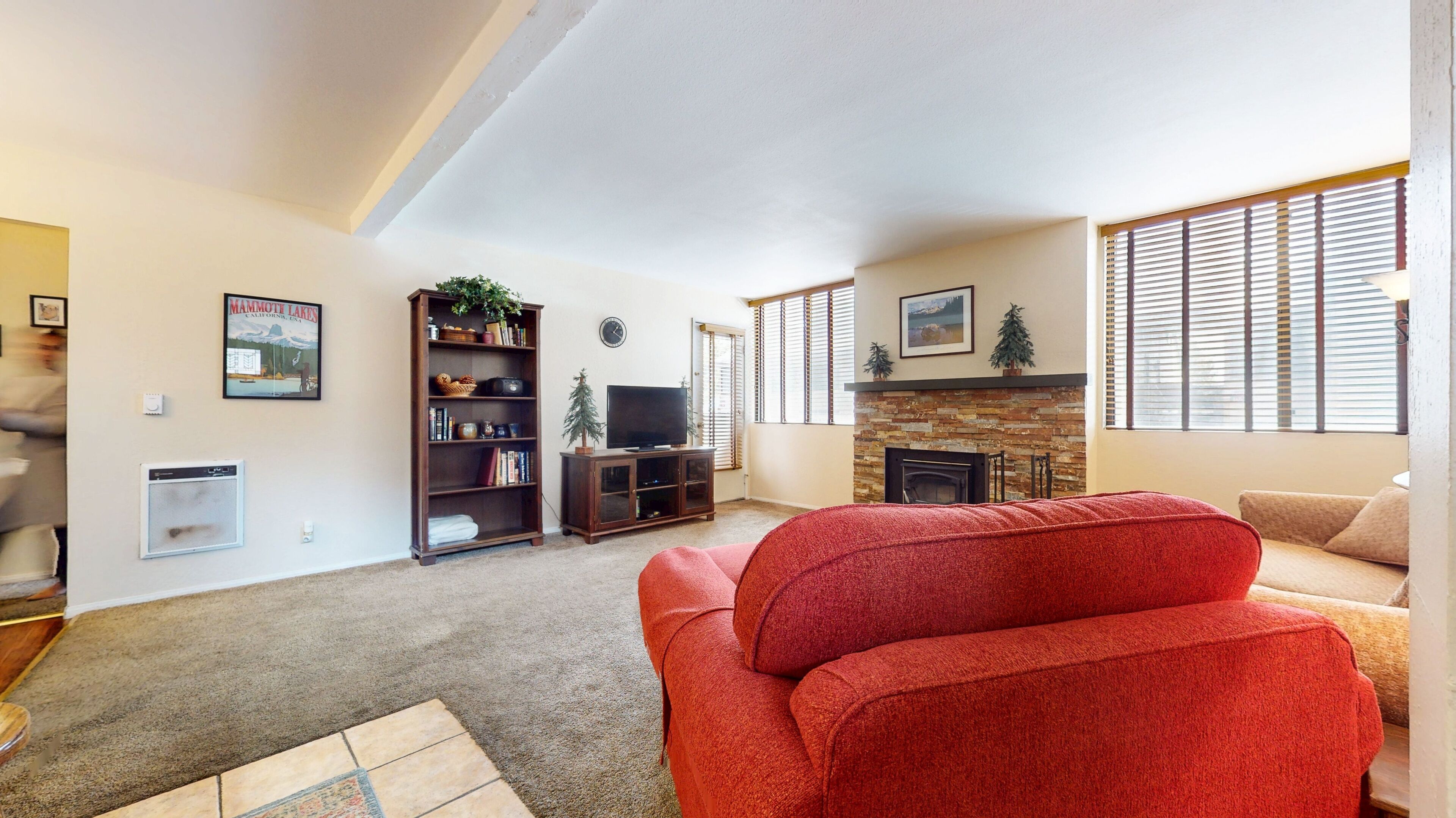 Condo, 1 quarto | Área de estar | TV de tela plana, lareira, DVD player