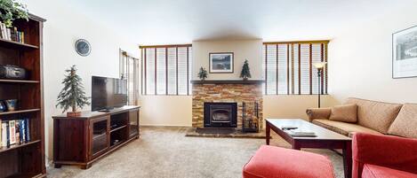 Condo, 1 Bedroom | Living area