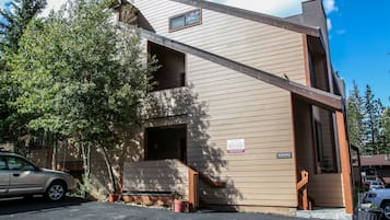 Condo, 1 Bedroom | Front of property
