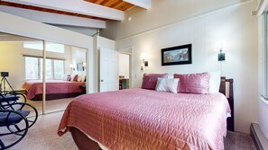 Condo, 4 Bedrooms | 4 bedrooms, iron/ironing board, free WiFi - Chateau de Montagne 24 Light And Bright Condo with Private Washer Dryer Right On The Shuttle Route by RedAwning (Mammoth Lakes)