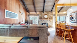 Condo, 1 Bedroom | Living area