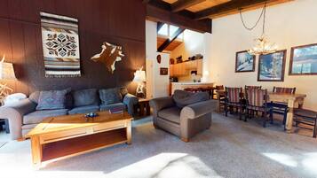 Condo, 4 phòng ngủ | Nội thất