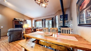 Appart'hôtel, 2 chambres | Cuisine privée | Grand réfrigérateur, micro-ondes, four, plaque de cuisson