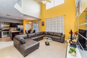 Lobby sitting area - Emerald Island #1 - 7 Bed 6 Baths Villa (Kissimmee)