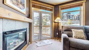 Apartment, 2 Schlafzimmer | Wohnbereich | Smart-TV, Kamin, DVD-Player, Streaming-Dienste