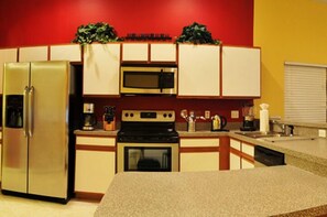 Family Villa, Garden Area | Shared kitchen