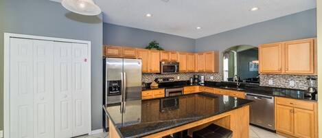 Familienvilla, Mehrere Schlafzimmer, zum Garten hin | Gemeinschaftsküche