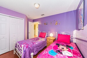 Villa familiar, varias habitaciones, en el área del jardín | Habitación temática infantil