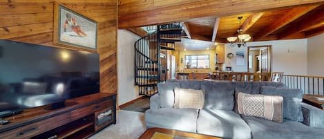 Condo, 2 Bedrooms | Living area