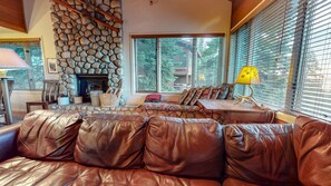 Apartment, 3 Schlafzimmer | Wohnbereich | Smart-TV, Kamin, DVD-Player