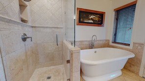 Condo, 3 Bedrooms | Bathroom | Combined shower/bathtub, towels, shampoo - Bridges Townhome 9 Deluxe, Mountain View Townhome with Private Decks and Washer Dryer, Walk to Slopes by RedAwning (Mammoth Lakes)