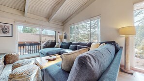 Condo, 4 Bedrooms | Living area