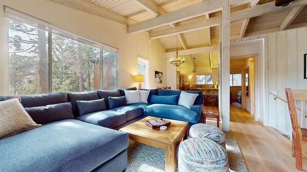 Condo, 4 Bedrooms | Living area