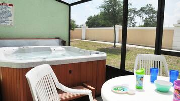 Family Townhome, Garden Area | Outdoor dining