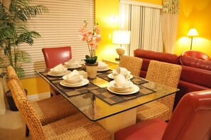 Couples dining - Shv1173ha - 4 Bedroom Townhome In Coral Cay Resort, Sleeps Up To 10, Just 6 Miles To Disney (Kissimmee)