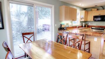 Townhome, 4 Bedrooms | In-room dining