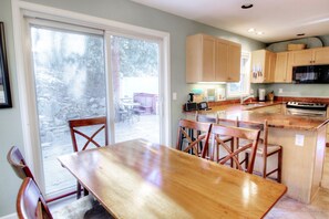 Townhome, 4 Bedrooms | In-room dining