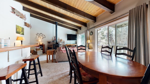 Condo, 3 Bedrooms | Private kitchen | Full-sized fridge, microwave, oven, stovetop - Chateau de Montagne 15 On The Shuttle Route, Walk to Shopping Center, Washer Dryer by RedAwning (Mammoth Lakes)