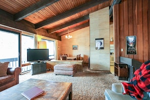 Condo, 4 Bedrooms | Living area