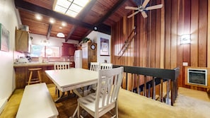 Condo, 2 chambres | Restauration