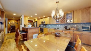 Apartment, 3 Schlafzimmer | Eigene Küche | Großer Kühlschrank, Mikrowelle, Ofen, Herdplatte