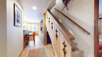 Condo, 3 Bedrooms | Interior