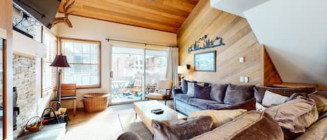 Condo, 3 Bedrooms | Interior