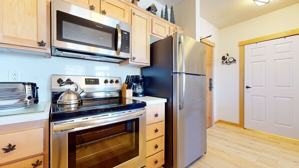 Condo, 1 Bedroom | Private kitchen | Full-size fridge, microwave, oven, stovetop