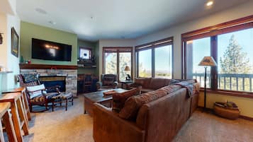 Condo, 3 Bedrooms | Living area | Smart TV, fireplace, DVD player