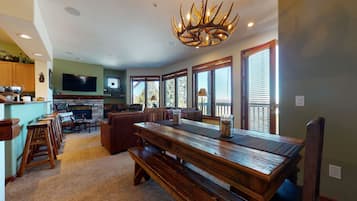 Condo, 3 Bedrooms | Dining